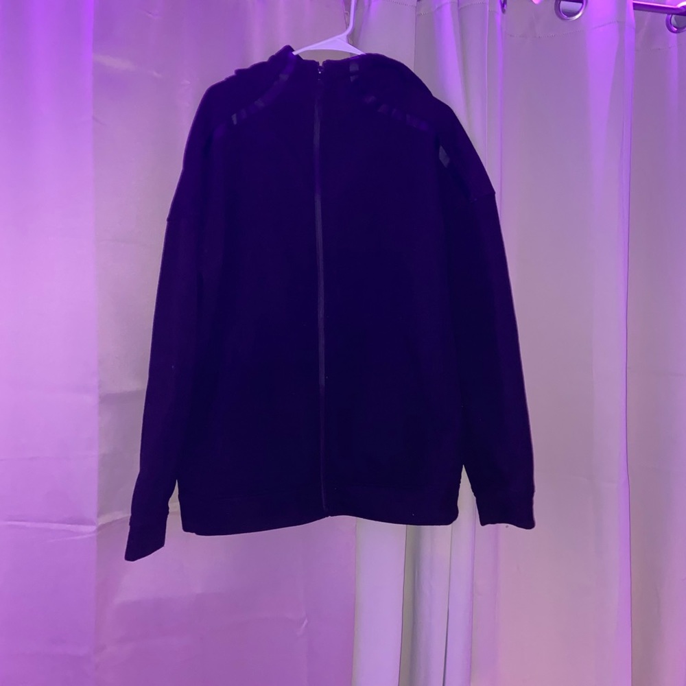 Rebel minds zip up